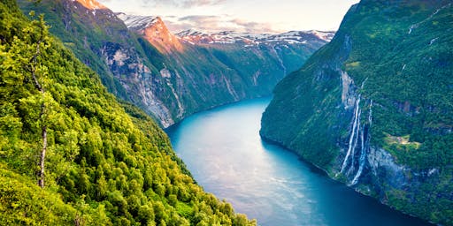 Explore the Norwegian Coast with Hurtigruten